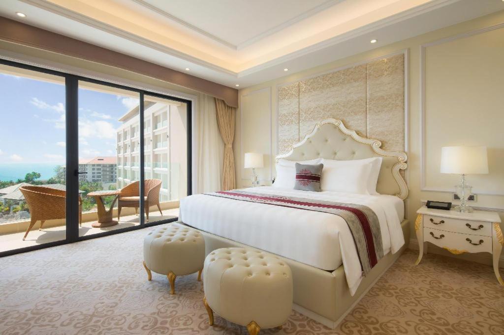 Vinoasis Phu Quoc Hotel Биен Хоа Екстериор снимка